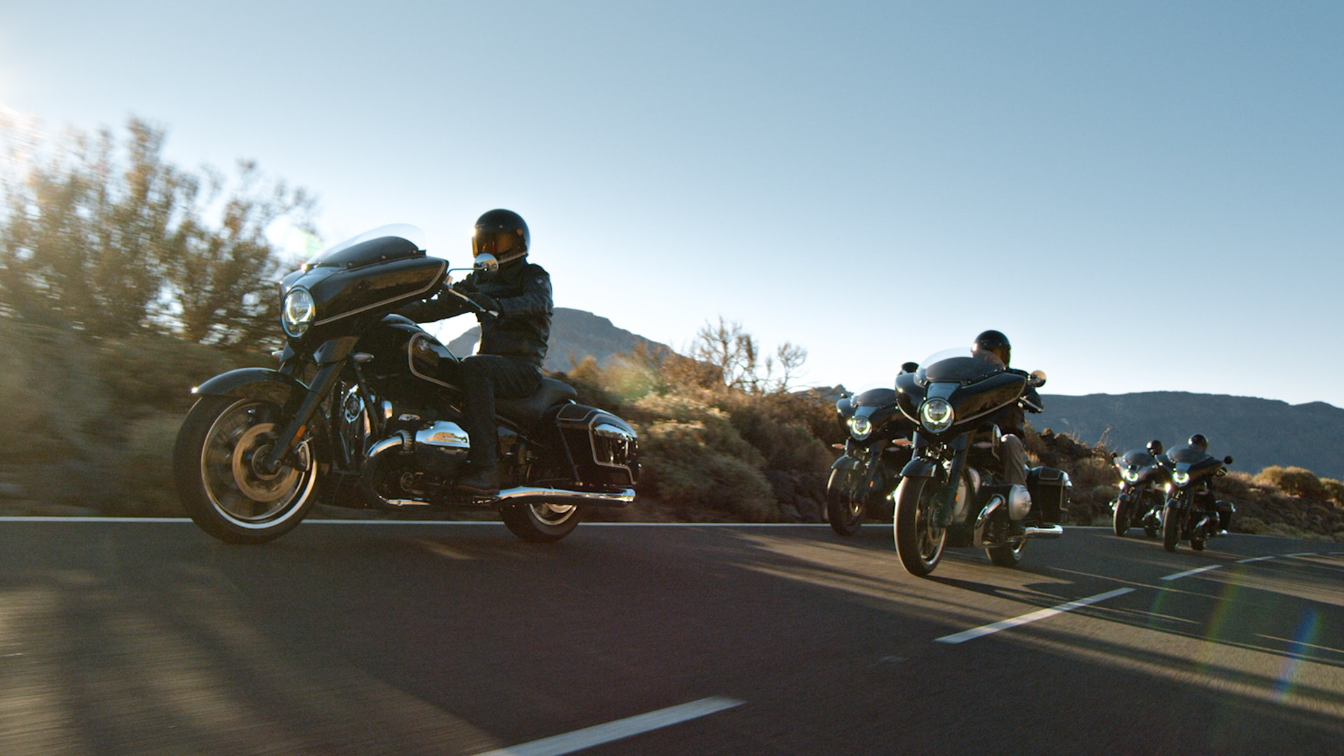 Λήψη της BMW R 18 σε κίνηση.
