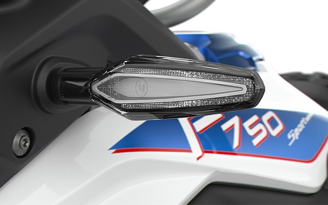Βλέπουμε τα ιδιαίτερα φλας LED της F 750 GS.