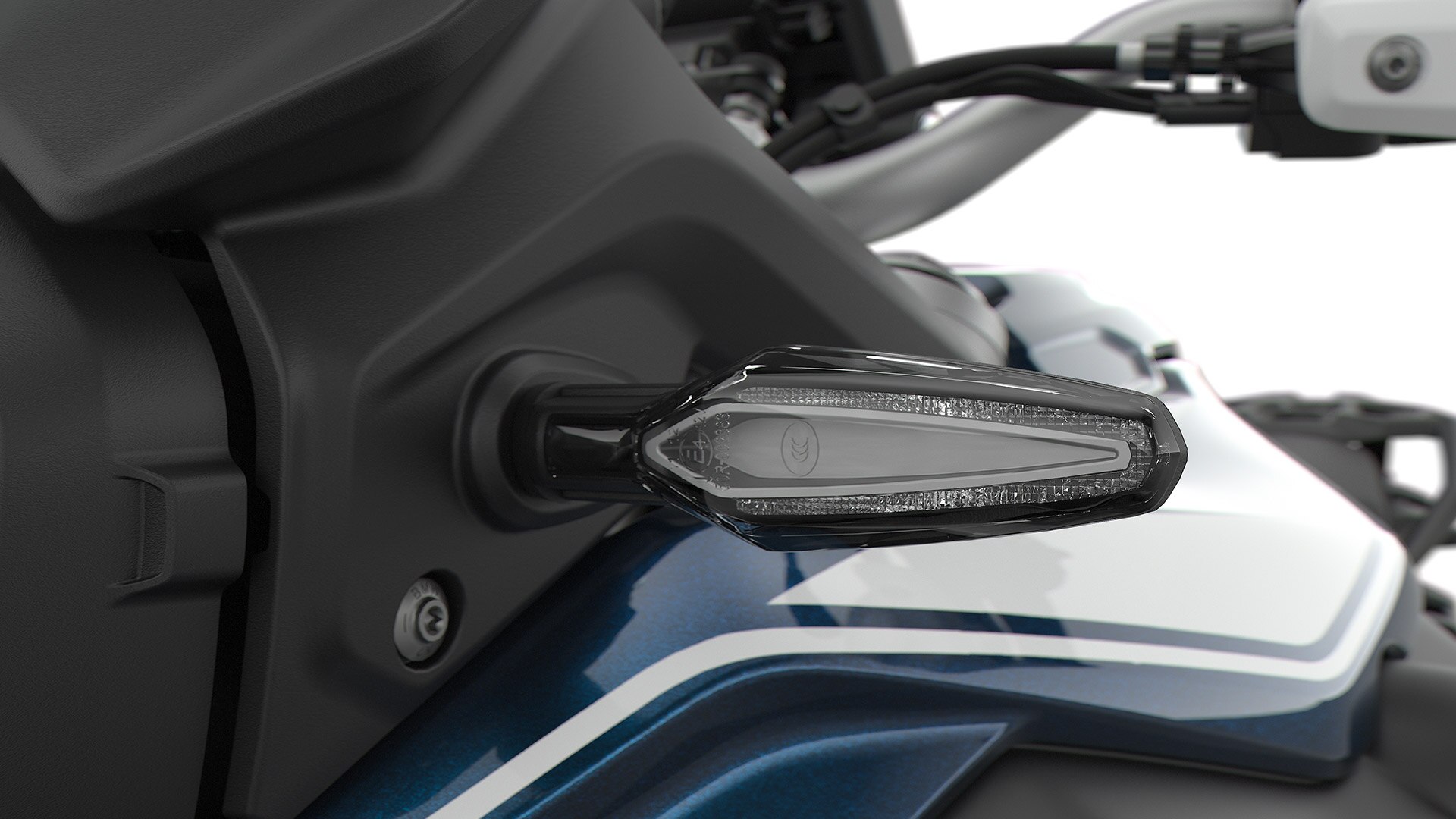 Βλέπουμε τα φλας LED της F 850 GS.