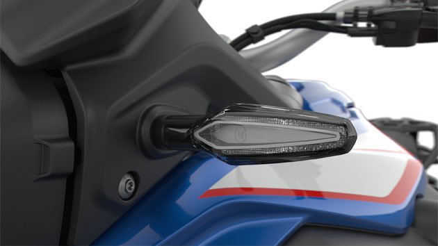 Βλέπουμε τα φλας LED της F 850 GS.
