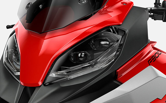 Βλέπουμε το σύστημα φωτισμού της F 900 XR.
