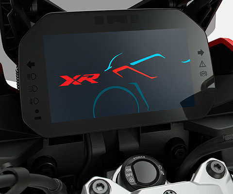 Βλέπουμε την έγχρωμη οθόνη TFT της F 900 XR.