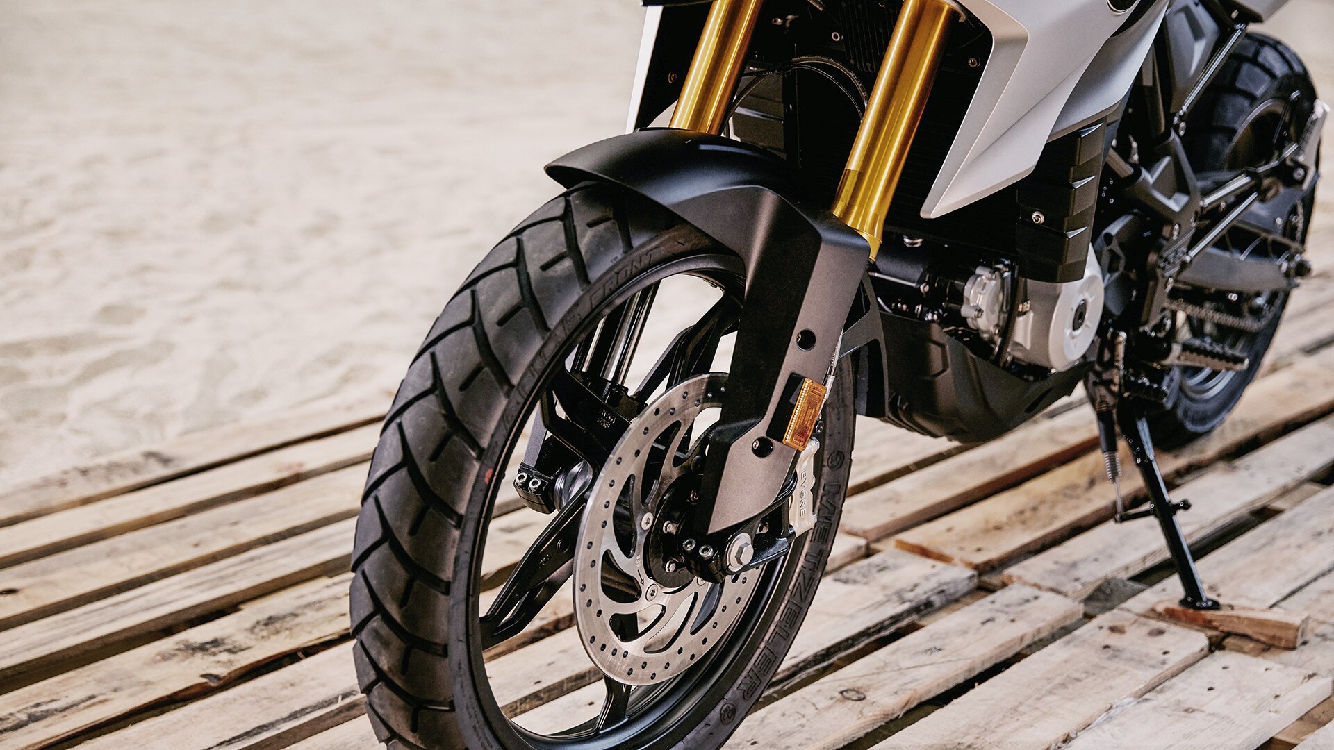 G 310 GS χρυσό ανοδιωμένο ανάποδο πιρούνι.