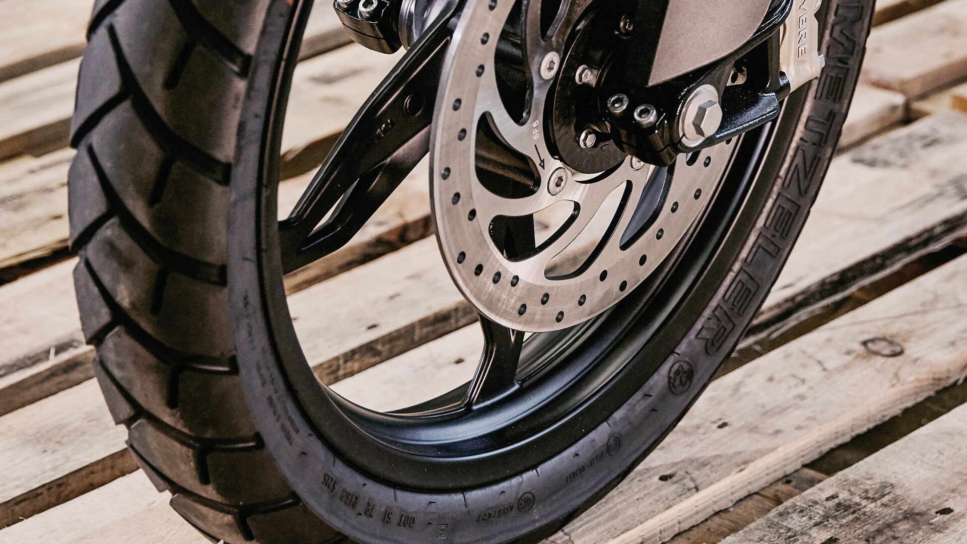 G 310 GS στάνταρ ελαστικά