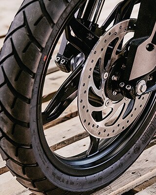 G 310 GS στάνταρ ελαστικά