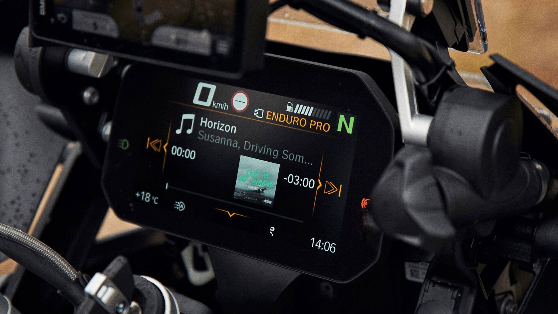The BMW R 1250 GS με Connectivity ως βασικός εξοπλισμός.