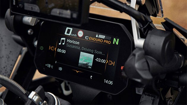 The BMW R 1250 GS με Connectivity ως βασικός εξοπλισμός.