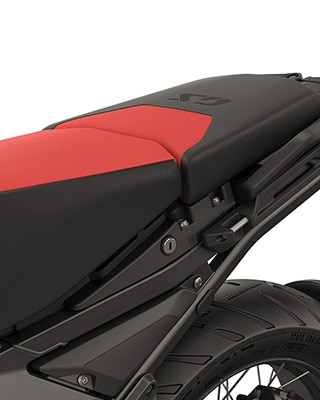 Ψηλή σέλα οδηγού + σέλα συνεπιβάτη Sport (εμφάνιση σέλα Rallye)