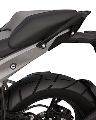 Το πίσω μέρος με σέλα συνεπιβάτη και λαβές συγκράτησης της R 1300 GS της BMW Motorrad