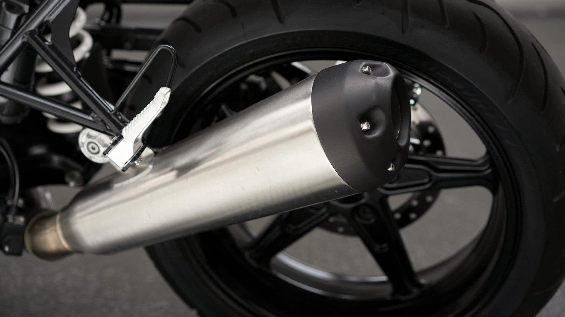 R nineT Pure 2 σε 1 σύστημα εξάτμισης