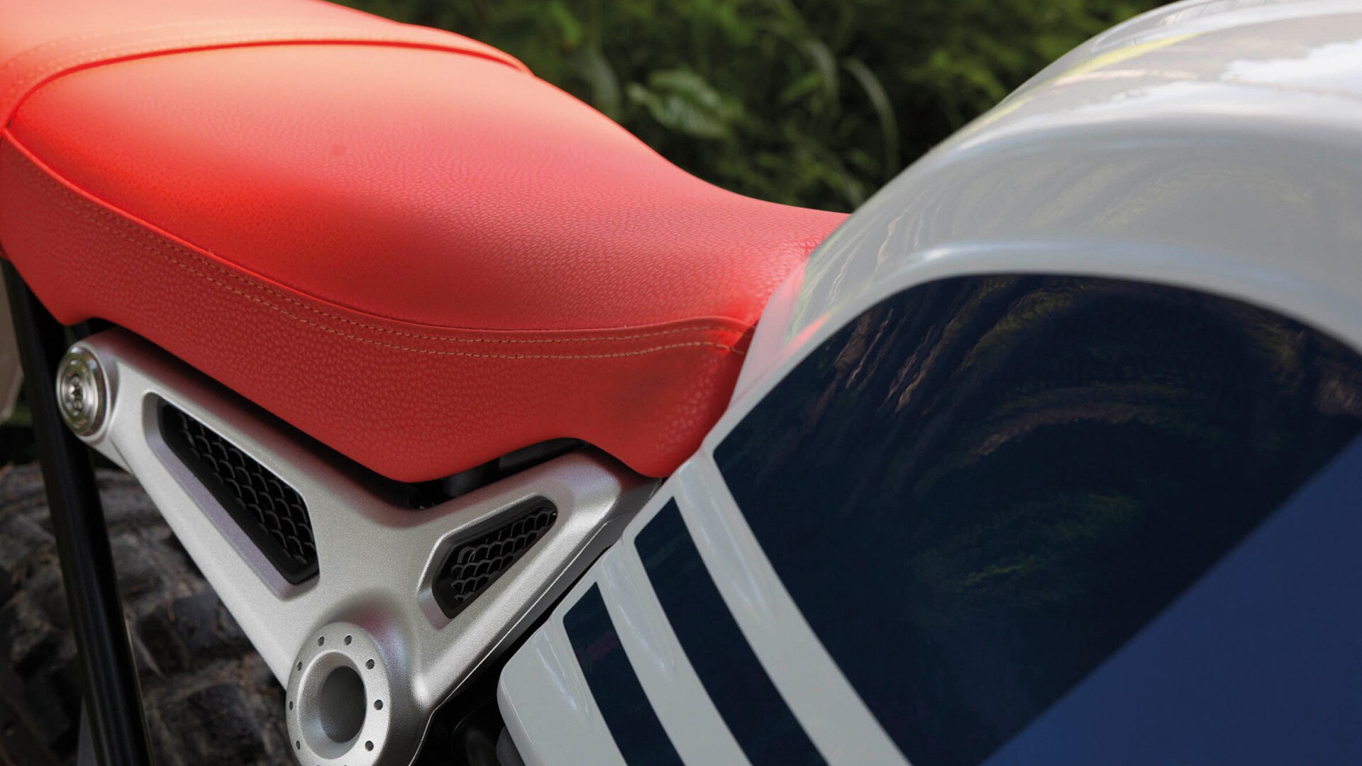 R nineT Urban G/S κόκκινος χρωματικός συνδυασμός