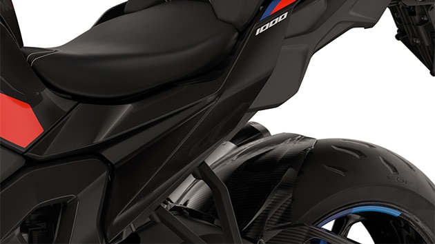 Τα εξαρτήματα Carbon του πακέτου M Competition της M 1000 XR της BMW Motorrad
