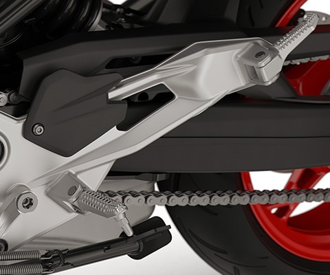Φρεζαρισμένα μαρσπιέ και πεντάλ της F 900 R της BMW Motorrad