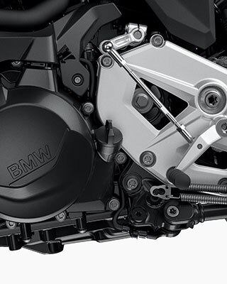Βλέπουμε τον κινητήρα της F 900 R. Είναι η καρδιά της F 900 R και εγγυάται την απόλυτη οδηγική απόλαυση.