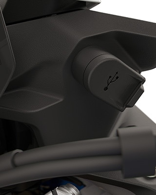 Η υποδοχή φόρτισης USB C της F 900 XR της BMW Motorrad