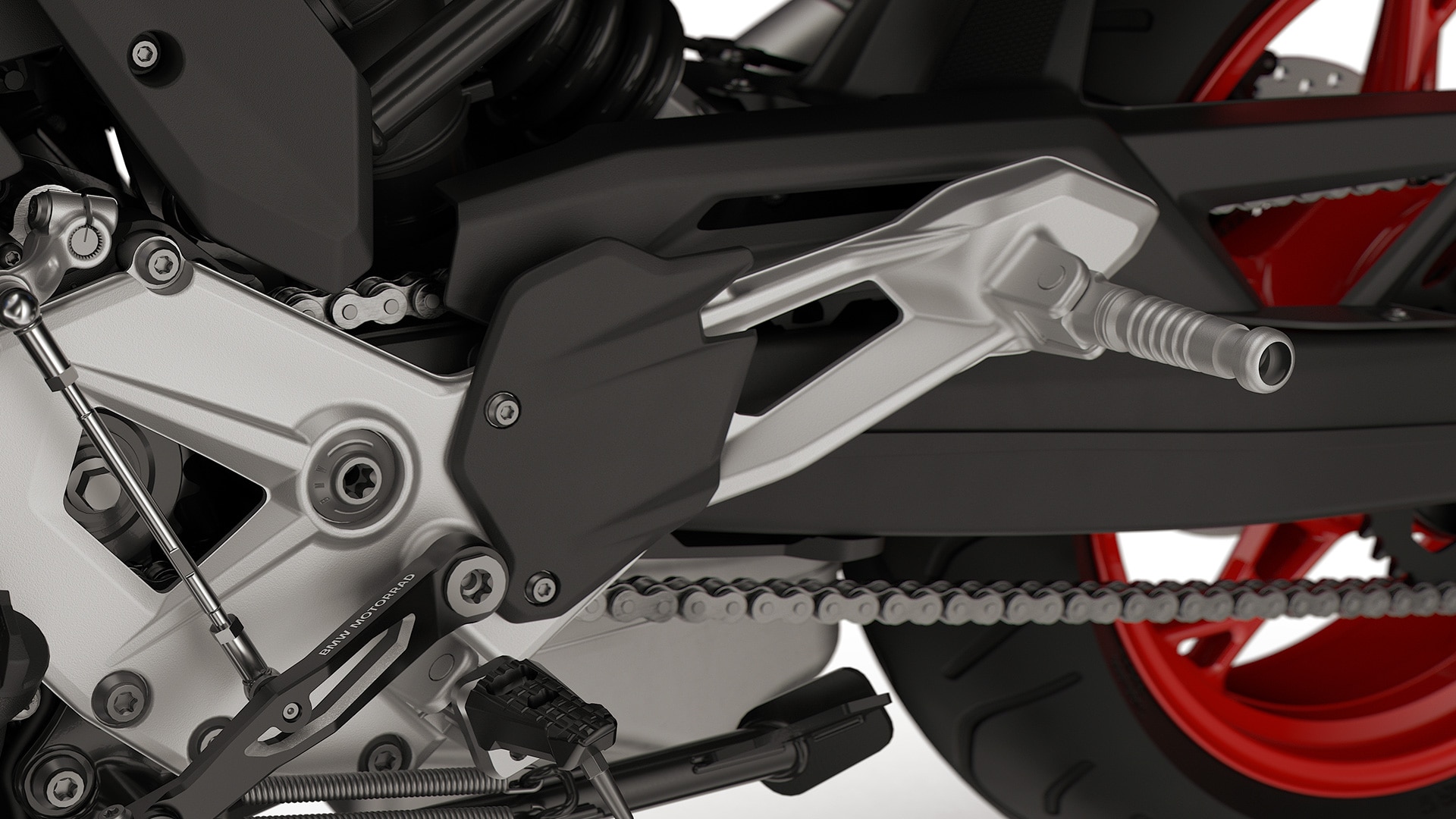 Φρεζαρισμένα μαρσπιέ και πεντάλ της F 900 XR της BMW Motorrad