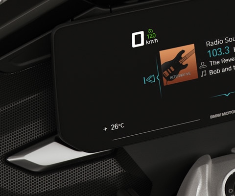 Εστίαση στην οθόνη TFT και τα ηχεία της K 1600 GT.
