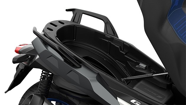 Βλέπουμε το ανοικτό Flexcase της C 400 X.