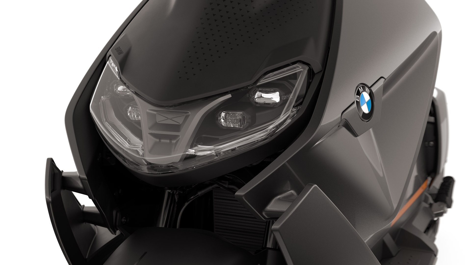 Μπροστινή λήψη του BMW CE 04 με εστίαση στους προβολείς LED.